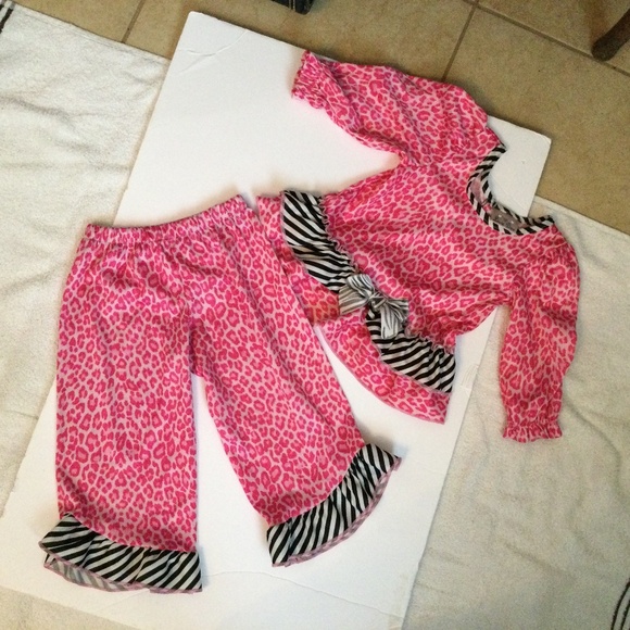 Laura Dare Pink and Leopard Print Silky Pajamas, Size 2T - Picture 4 of 5